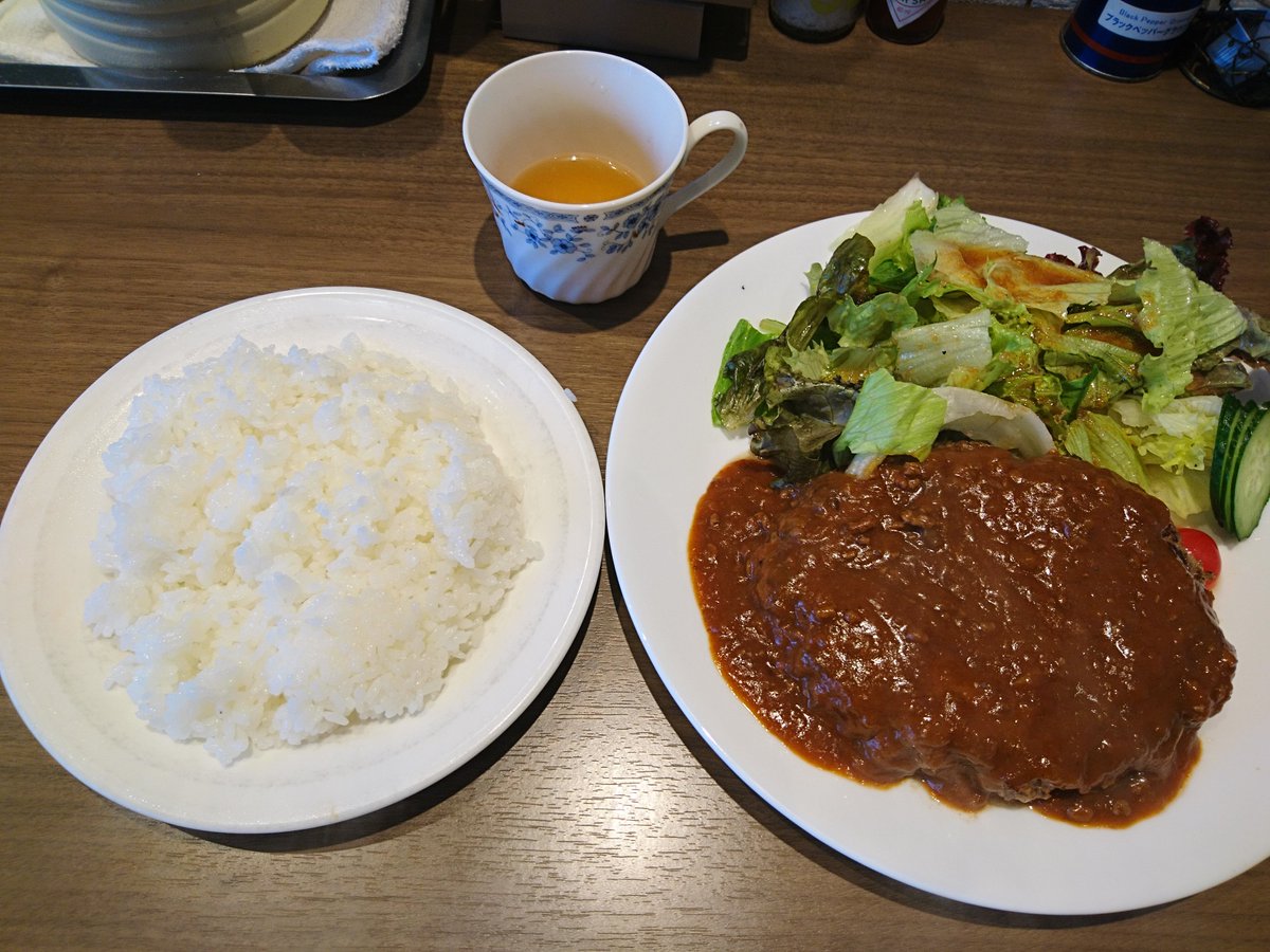 buri_sava's tweet photo. 明日の榛名湖マラソンに備えて高崎観光。デルムンドさんのハンバーグ、オリタの焼きまんじゅう、アベニューさんのパン等老舗でおいしいものを存分にいただき、富岡製糸場も再訪できて大満足。ガイドさんの案内もやっぱり楽しくてよかったです。フルを走るノリじゃないけど、明日の榛名湖も楽しみです。 https://t.co/6d5n50AQ8c