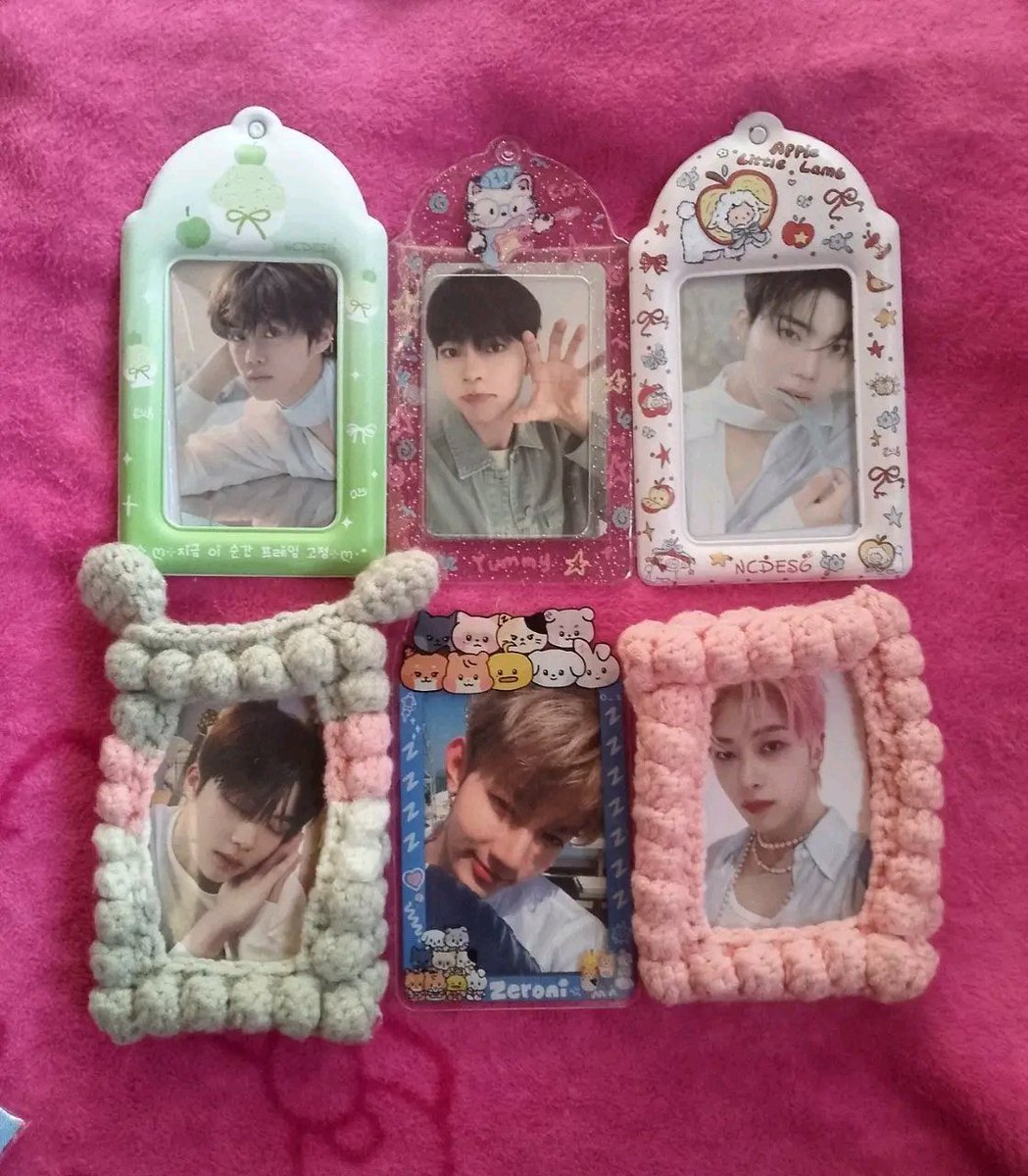 zhanewon's tweet photo. wts zb1 and2ble ph anik anik

- 500 set
- free pf 
- free hao banner if kukunin both set ( poca + anik anik )

jiwoong hanbin zhang hao matthew gyuvin yhmah kcon rose keyring button pins photocard holder https://t.co/xrb1yq0VZX