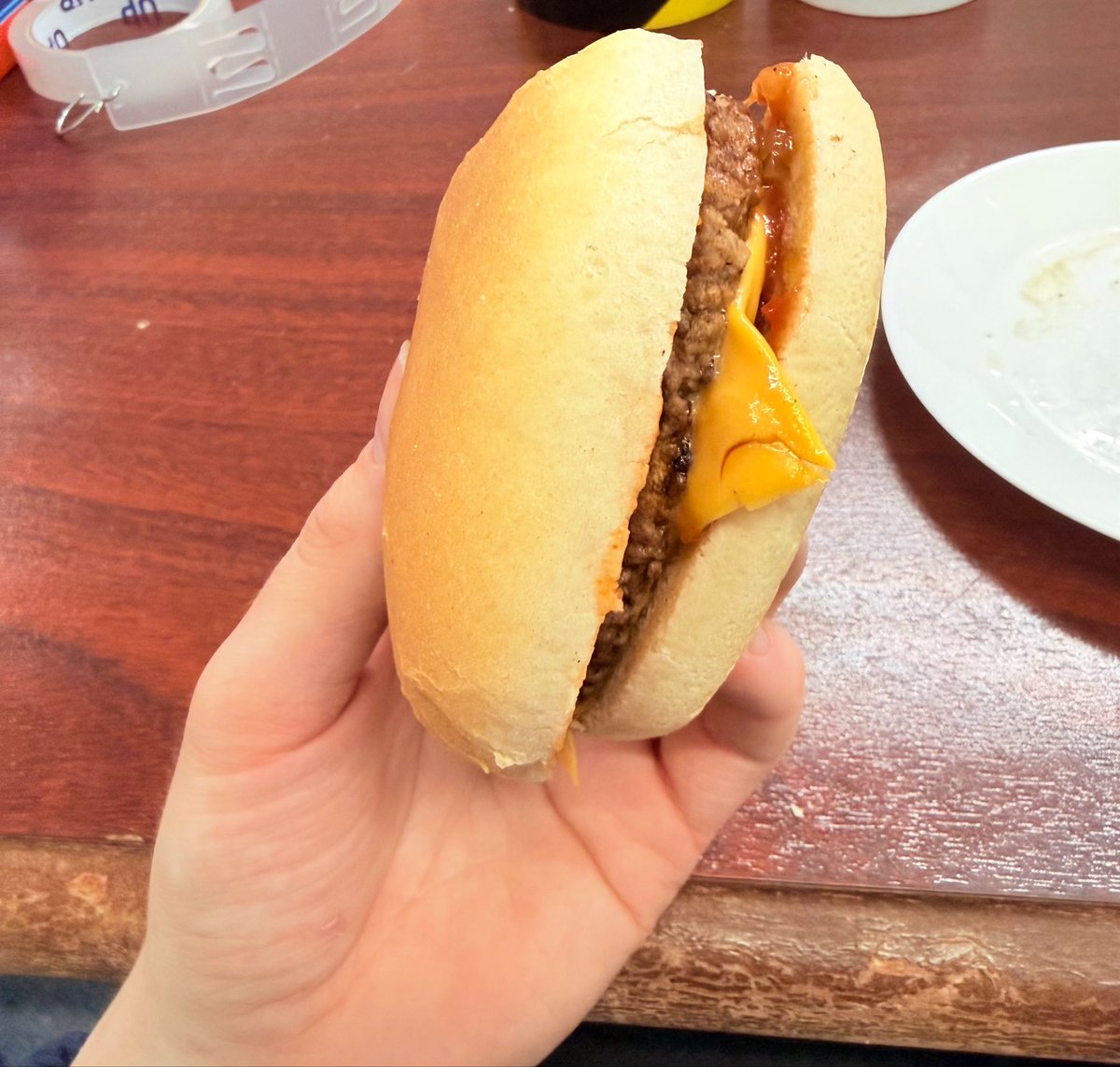 IzzyIslander's tweet photo. Borger time! 🍔 :P
Today is going okay, used my head band for the first time in work. https://t.co/lRdnewwlUR