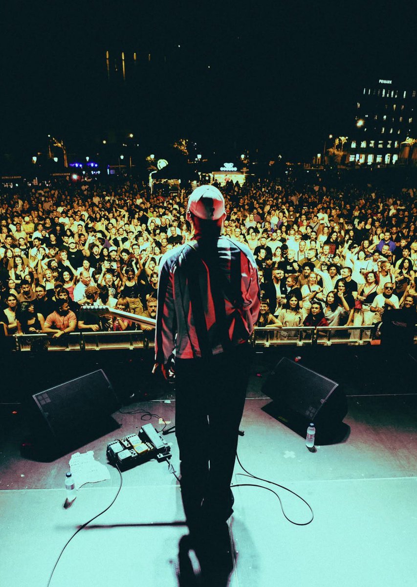 _TheSlates's tweet photo. VAMOS BARCELONA!

muchas gracias, we love you🖤

EU tour complete, can’t wait for the next time x https://t.co/Xn5IPwErDu