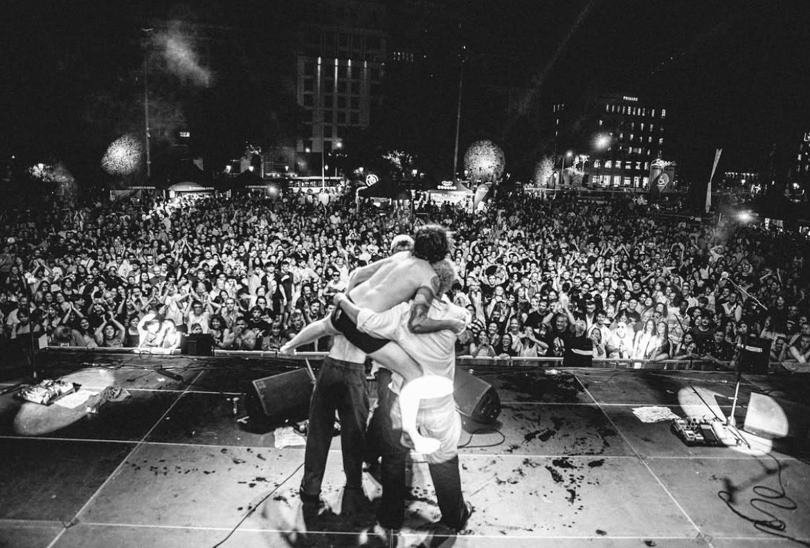 _TheSlates's tweet photo. VAMOS BARCELONA!

muchas gracias, we love you🖤

EU tour complete, can’t wait for the next time x https://t.co/Xn5IPwErDu