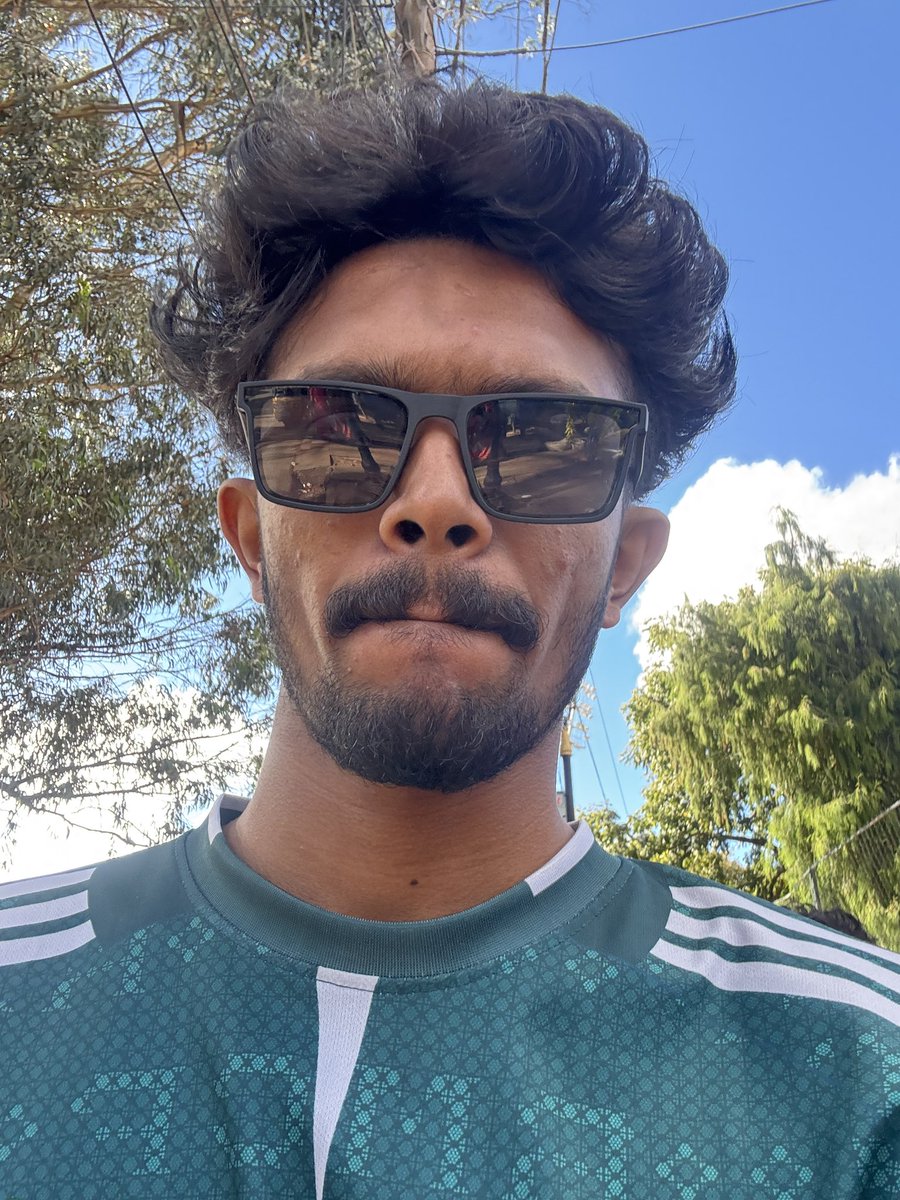 maadridsta's tweet photo. In love with away kit💚 https://t.co/eYmQYNpU4W