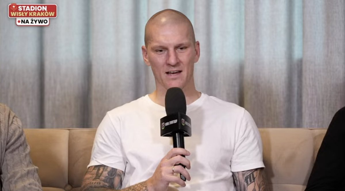 Sportowy_Kanal's tweet photo. Ondrášek o swoim przyjeździe do Krakowa:

"Gdziekolwiek na świecie człowiek grał to tutaj jest coś specjalnego. Jak człowiek tutaj wrócił to przypominają się te stare czasy. Grałem w 4/5 krajach, ale Wisła to jest coś niesamowitego." https://t.co/lpfkr1CgKp