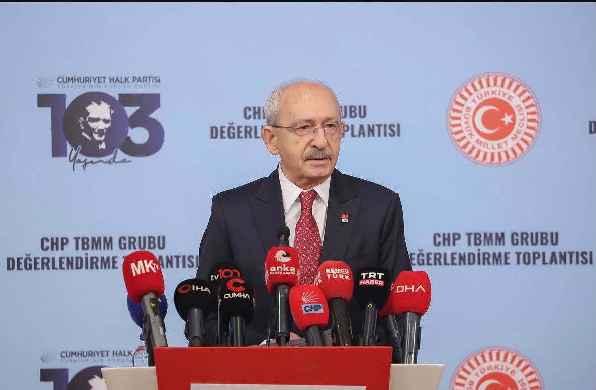 AytenGulseverx's tweet photo. Partimizin Abant’ta gerçekleştirdiği TBMM Grup Değerlendirme Toplantısı’nda, ülkemizin gündemini, yurttaşlarımızın beklentilerini ve Meclis çalışmalarımızın önümüzdeki dönem yol haritasını değerlendiriyoruz.

Halkımızın sesi, örgütümüzün gücü ve ortak sorumluluğumuzla; emeğin, adaletin, eşitliğin ve demokrasinin yanında olmaya devam edeceğiz.

Cumhuriyet Halk Partisi olarak, Türkiye’nin aydınlık yarınları için dayanışma ve kararlılıkla çalışmayı sürdürüyoruz. #chp