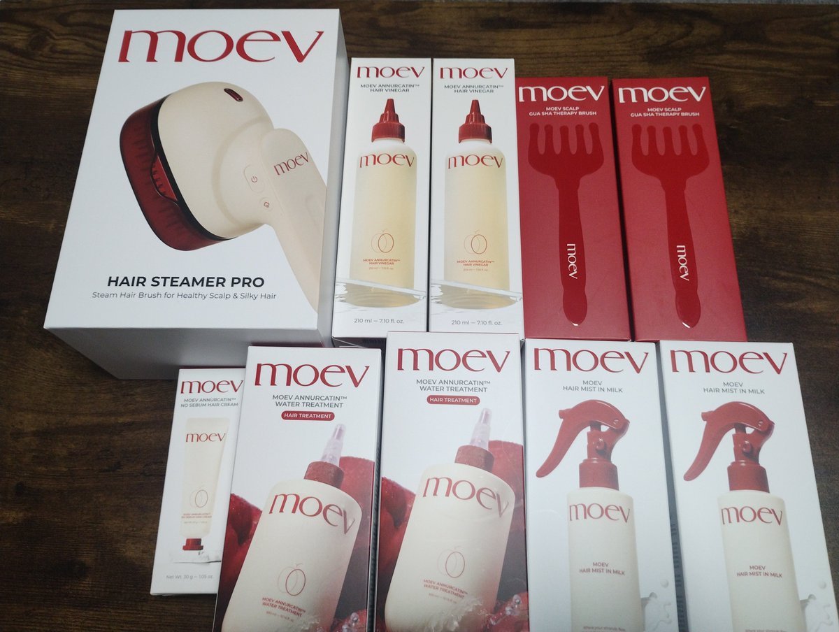 pon96220137's tweet photo. #メガ割購入品
moev🍎
スチーマーずっと気になってたからお得に買えて嬉しい
寝起きの髪の毛の広がり抑えられる気がして良い！
髪の毛のケアだけじゃなくて頭皮マッサージできるから、っていうことが購入の決め手になったんだけど、期待通り気持ちよくて良かった！！

ヘアビネガーはシャンプーの前のプレシャンとして使ってみてるけど、頭皮のニオイが気にならなくなるし、その後のシャンプーの泡立ちもさらに良くなる
サラサラの液体なので量調節が難しいかも
そしてすぐに無くなりそう
お酢の香りはしない！◎

ギフトのカッサブラシは気が向いたときにゴリゴリ使えて良い。気持ちよい！！