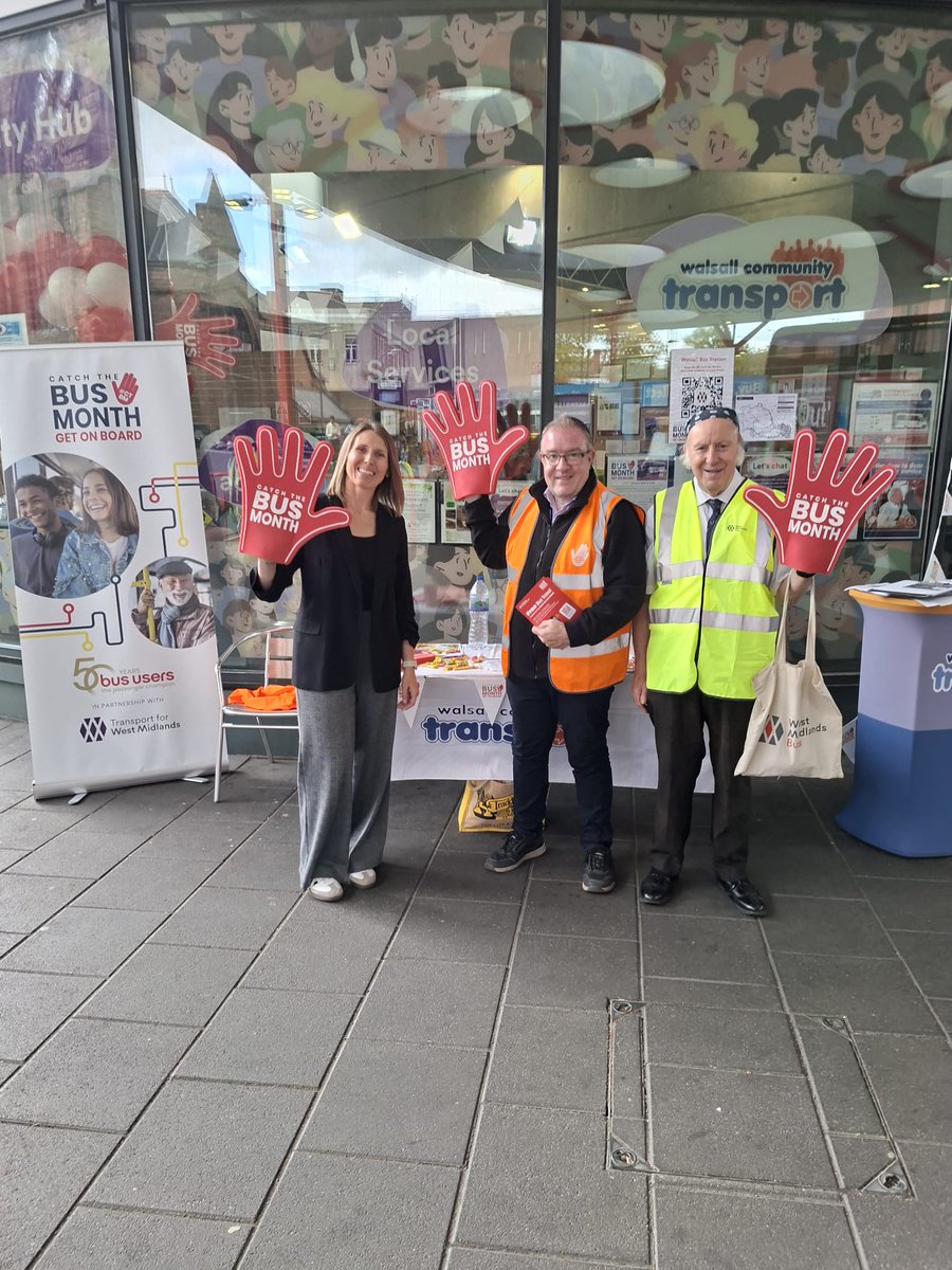 BusUsersUK's tweet photo. Amazing day with @TransportForWM at the Walsall Community Transport Hub celebrating #CatchTheBusMonth, cupcakes, and the huge benefits of bus travel #LoveTheBus #GetOnBoard https://t.co/YbEyMUoBRm