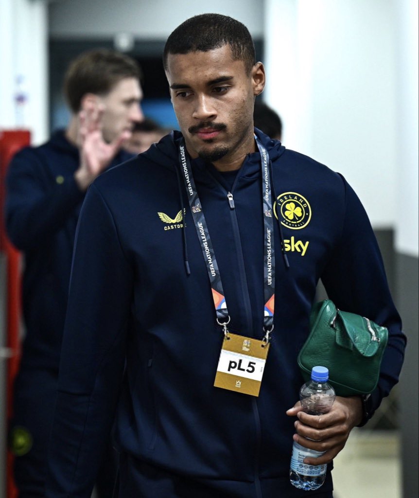 centregoals's tweet photo. 🚨🚨| BREAKING: Republic of Ireland players are considering 𝐁𝐎𝐘𝐂𝐎𝐓𝐓𝐈𝐍𝐆 Sunday's match against Israel after Gavin Bazunu said he did not want to play. 🇮🇪✊

[@TeleFootball] https://t.co/azHIqpLMFJ