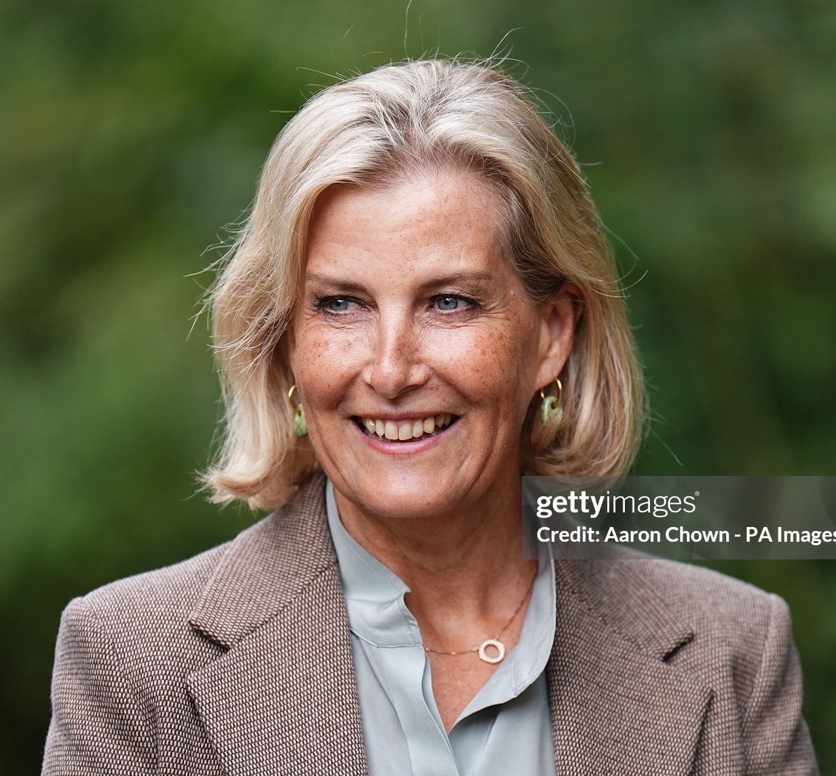 Mari_Edinburghs's tweet photo. ✨ “For those wondering what the secret to successful royal life might be, perhaps they need look no further than the Duchess of Edinburgh.

Being a royal is rather like working for a major company – there is an established set of values, a shared purpose and, above all, an understanding that the institution comes before the individual.

Sophie appears to understand that better than most. And as the monarchy enters its next chapter, the woman who once worked in PR is quietly positioning herself closer to its centre not by demanding attention, but by proving, time and again, that she can be trusted.”

-DM
📸Aaron Chown