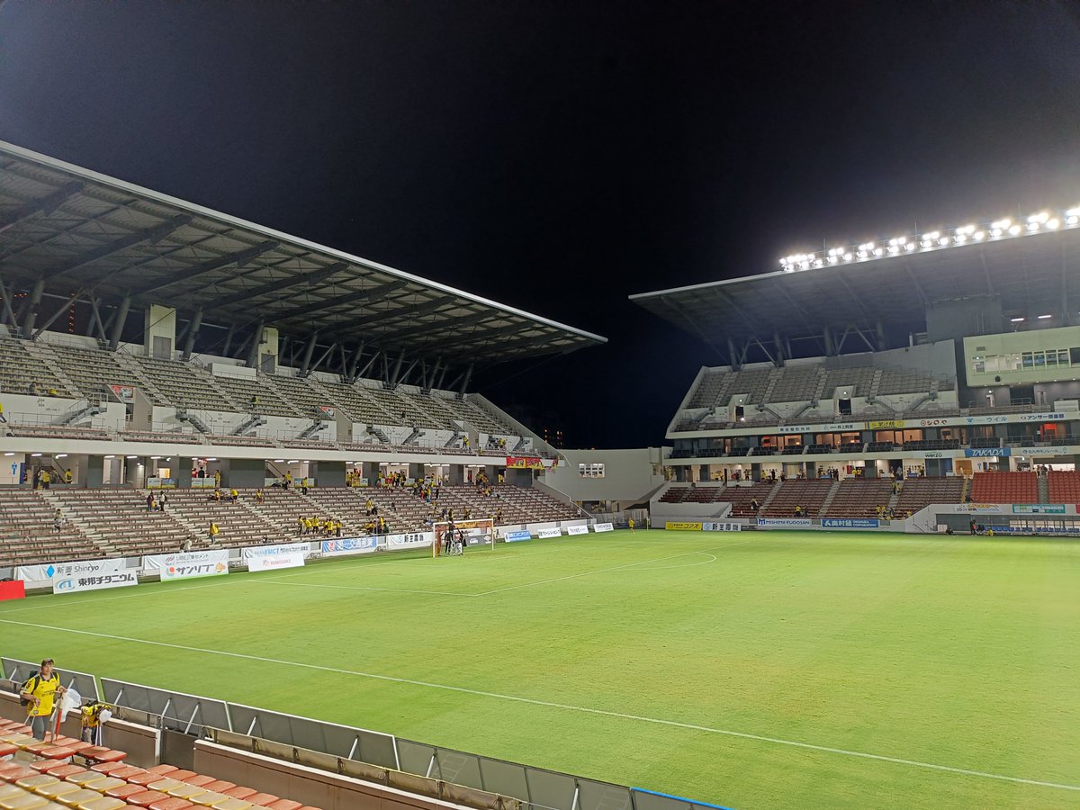 kitakyunerds's tweet photo. 【vs #鹿児島ユナイテッドFC 】

首位・鹿児島相手に1-1のドロー。

終盤に追いつかれ、勝ち切れなかった悔しさは、やはり残ります。

それでも4-4-2の成熟とともに、首位相手にも互角以上の戦いを披露。

この悔しさを次の勝利へ。

確かな手応えを、さらなる前進へ！

#ギラヴァンツ北九州
#ひとつに https://t.co/X2yE3a6VwK