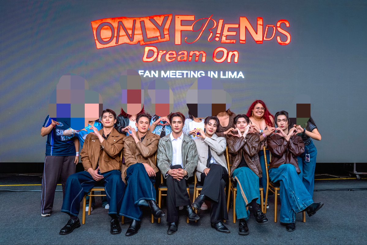 MarV_Aou's tweet photo. A dream I finally got to live. 🥹✨
From Colombia to Lima, just for this moment. 🇨🇴🇵🇪
Dreams really do come true. ✨❤️
#OLFDreamOninPeru
#AouBoom
#JossGawin
#EarthMix https://t.co/OtxkPycGnn