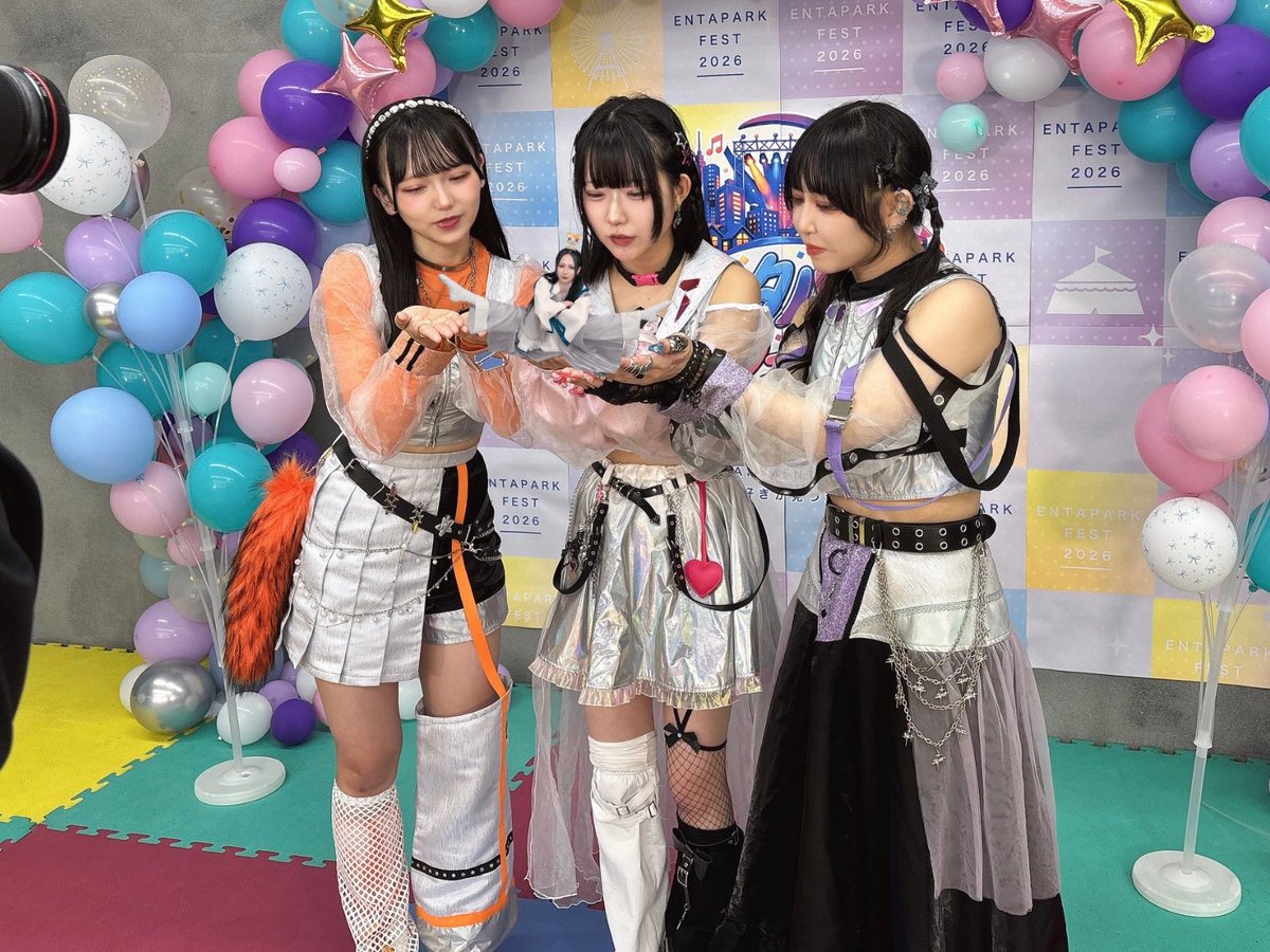 noa_tracesilver's tweet photo. エンタパークフェスありがとうございました！
ひびちゃんの分まで3人で頑張ってたのだ🐹
#ユグレミ https://t.co/ek67BnZYro