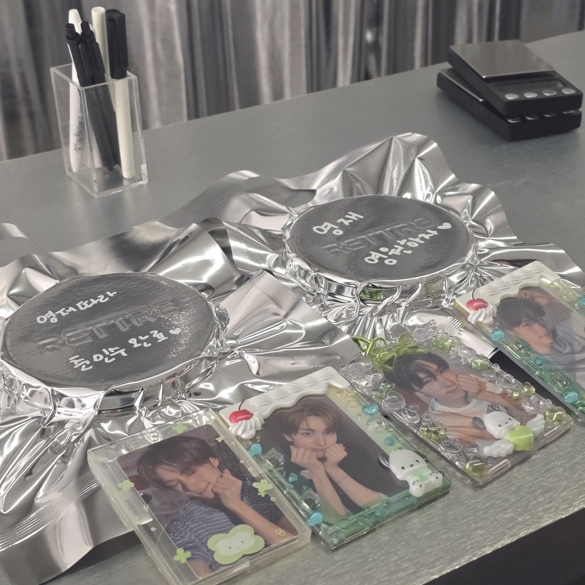 dearchun531's tweet photo. @young_j05 끼니즈 따라온 레트르향수공방
뇌파검사 안하고 춘민수 하면 5천원 할인된다네요
투위미 팝업 근처라 관심있으면 가봐도 될듯!!
영재향 너무 취저라 당분간 자주 뿌려야징

그런데 투위미팝업장소는 아직 1도 준비안되어있던 🫠 https://t.co/SOoIslz5GY