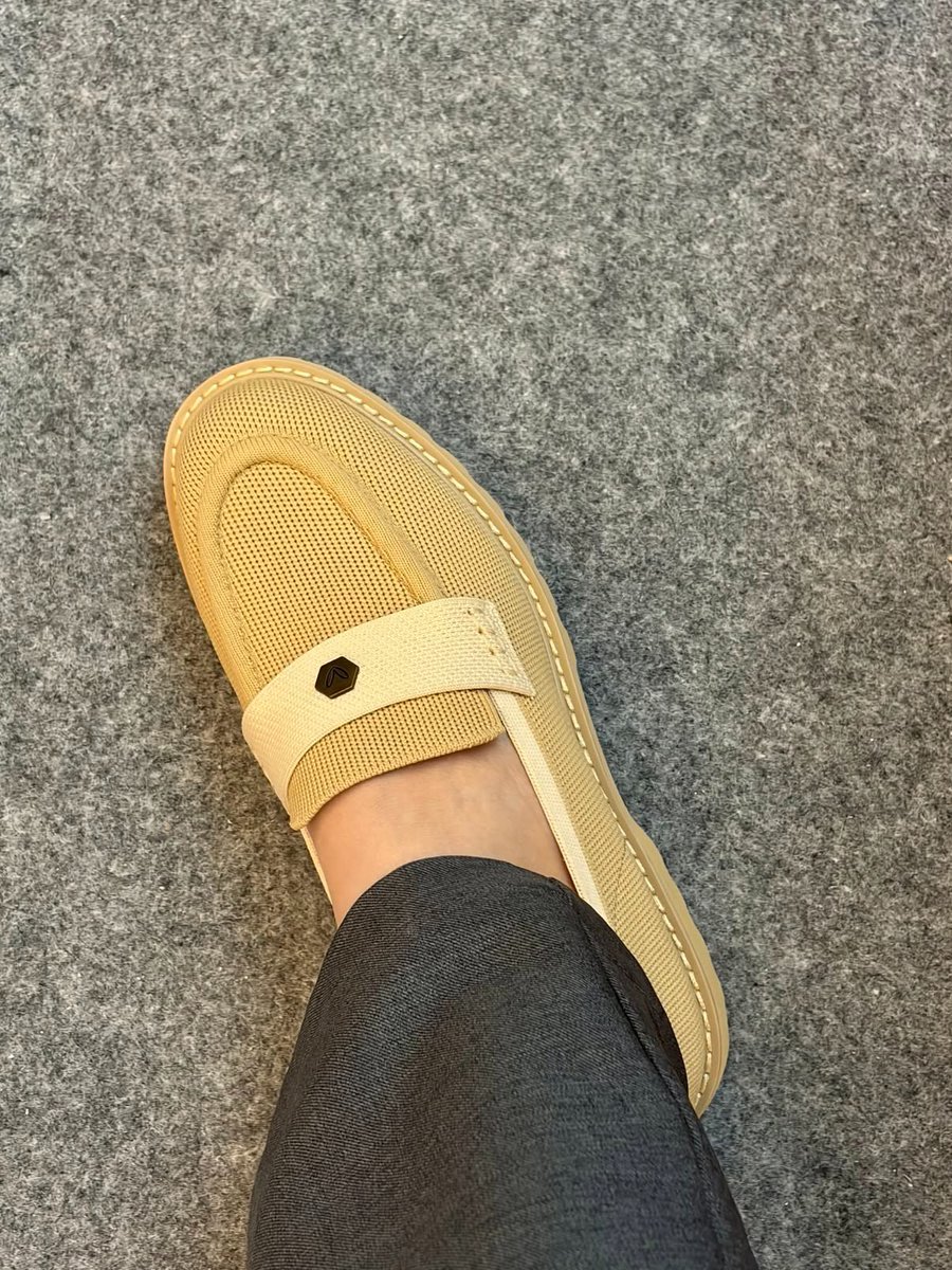 pujrrin's tweet photo. Vivaia ini nyaman tapi kenapa ya mahal banget😭 ada rekomendasi flat shoes yang mirip-mirip vivaia ga? https://t.co/IGKi3yrqon