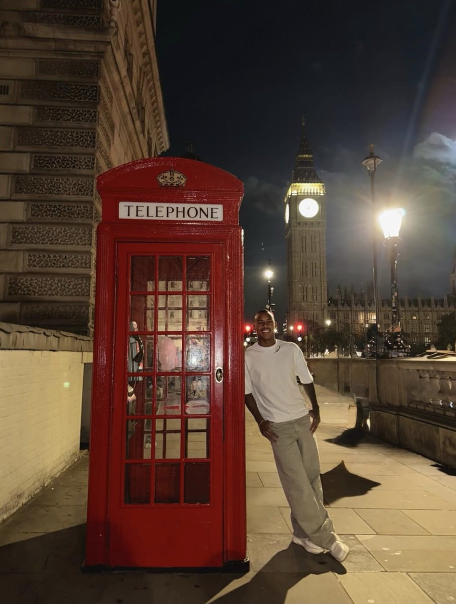 MassiliaZone's tweet photo. 📲 Igor Paixão a profité des quelques jours de repos, accordés par Genesio, pour faire un petit tour à Londres. 🏴󠁧󠁢󠁥󠁮󠁧󠁿 https://t.co/WsL54Hg0NO