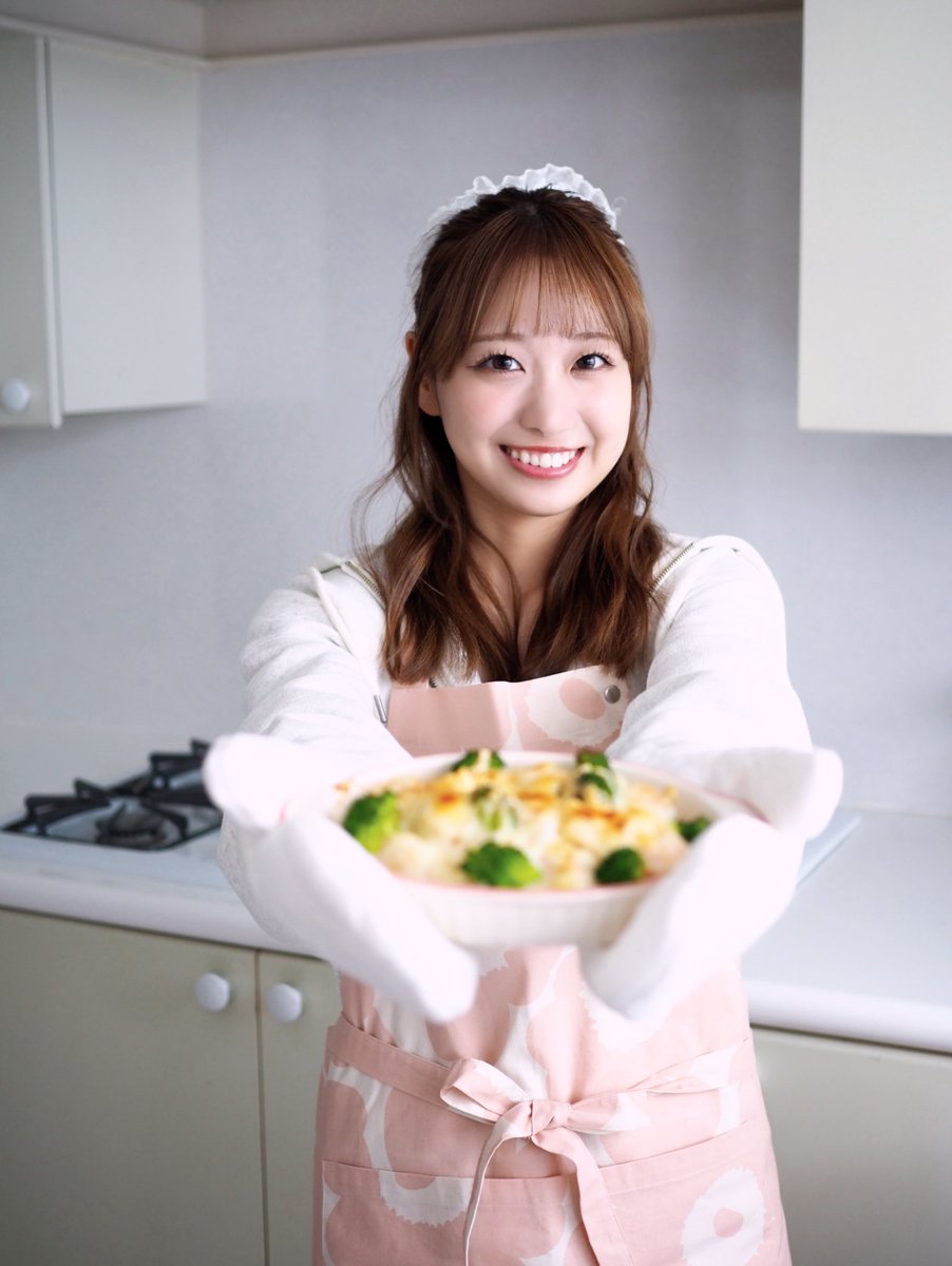 shoko_takiwaki's tweet photo. ✨Myojo 11月号 発売中です✨

　“＝LOVEとヒミツのGIRL'S TALK♡”

大好きなグラタンを作りました👩‍🍳💭
撮影後ぜーーんぶ食べちゃいました🤤
美味しかったぁぁぁ

そしてお悩み相談も！
ぜひGETしてくださいね！
#myojo https://t.co/UFf2wj4Drz