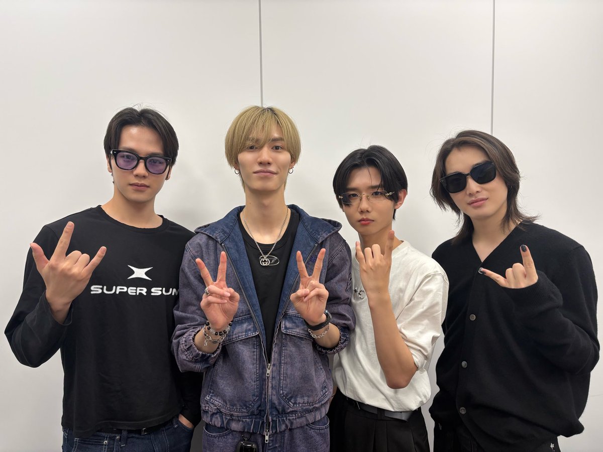 LOVEONE_staff's tweet photo. ／

オンライントーク会-Day1-
ありがとうございました🦖👾🌞🍄

＼

明日は女子メンバー👧🏻
皆さんとのトーク楽しみにしてます✨️

そして、このあと21時半頃～⏰
男子メンバーによるインスタライブ開催📱
ラブワン公式アカウントに集合〜🙌🏻
https://t.co/or99LyHtNs

#ONELOVEONEHEART 
#ラブワン
#相原一心 #久昌歩夢 
#洸瑛 #笹原遼雅