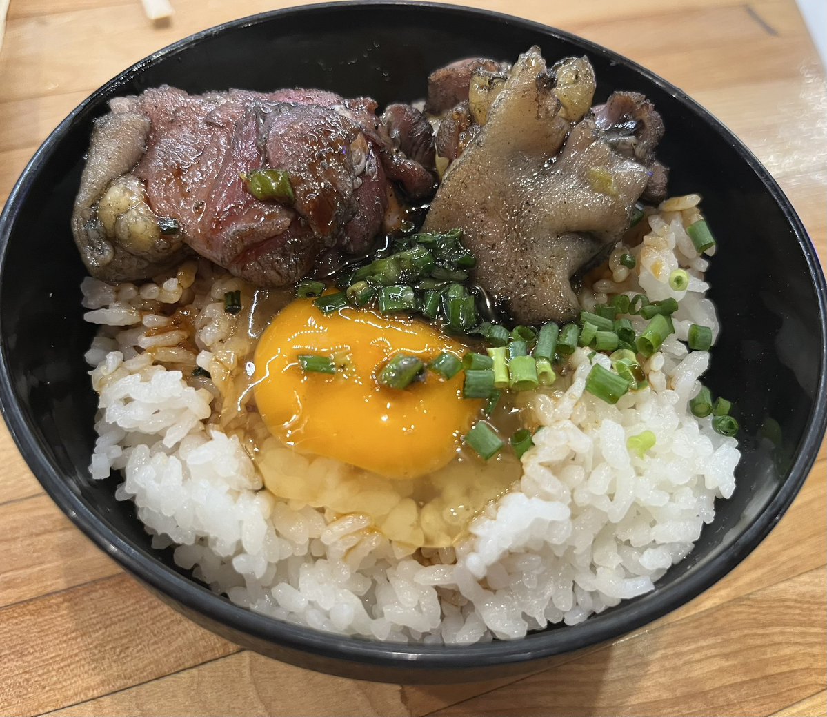 zxiaoye20's tweet photo. 〆に食べた生親子丼
(鳥の炭火焼きの残り＋TKG)
は至高。 https://t.co/U5Knu3PObF