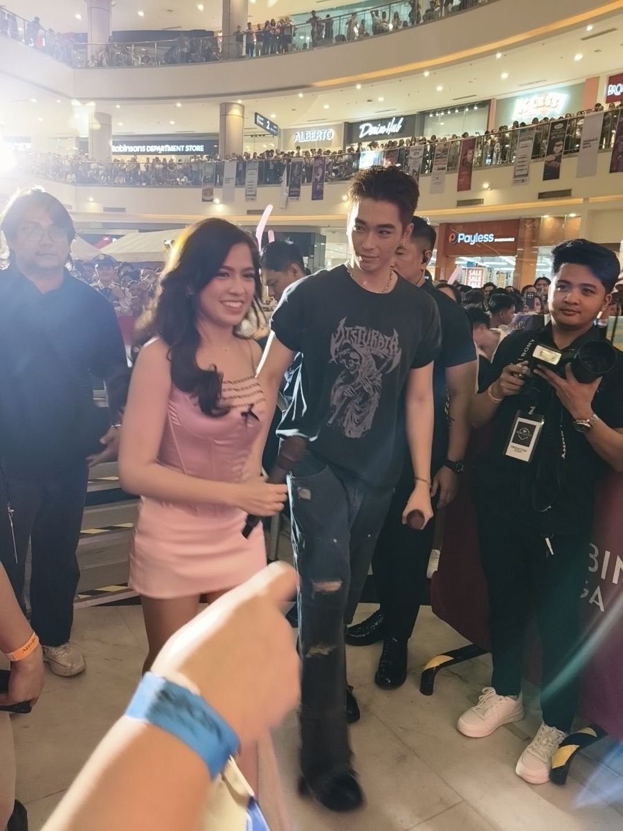 TeamGeLexOFC_'s tweet photo. The chemistry? Chemistrying. Opo!

Nothing makes us happier than seeing GeLex together again! You two just have that magic!

GELEX LONG AWAITED
#GeLexMagicHitsNaga https://t.co/ERvalIsMLs