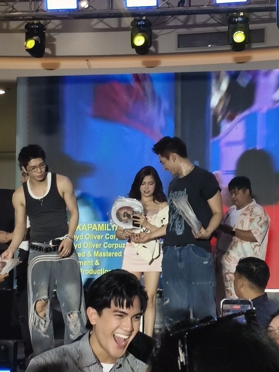 TeamGeLexOFC_'s tweet photo. The chemistry? Chemistrying. Opo!

Nothing makes us happier than seeing GeLex together again! You two just have that magic!

GELEX LONG AWAITED
#GeLexMagicHitsNaga https://t.co/ERvalIsMLs