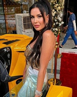 HypeOnHaber's tweet photo. Dilan Polat: 

"Ben Vanlı Kara Haydar’ı zamanında düğünde uyardım: 'Bu şatafat ve gösteriş bir gün bir yerde patlayacak, kameralardan, şovdan uzak dur' dedim. 

Bizim zamanımızda dilimiz yandı ama hiç kimse bundan bir ders çıkarmıyor. Diğer arkadaşlarıma da söylüyorum, sizler salak olmayın, gösteriş yapmayın. Sonra ipin ucu sürekli bize geliyor.” dedi.