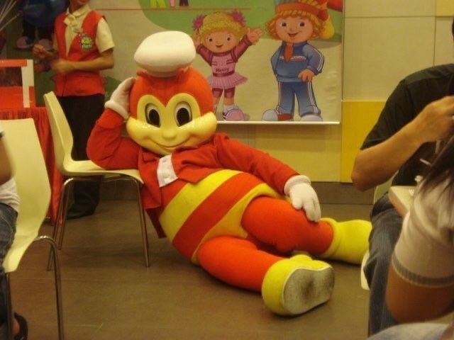 20Renakoala26's tweet photo. Someone should make an art or animation of  Jo with chicken costume x Jollibee core
#ForgottenIsland https://t.co/Xj6ZMmMda3