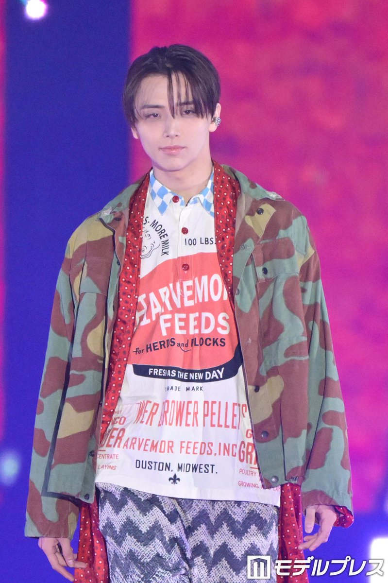 modelpress's tweet photo. 【♥️Rakuten GirlsAward 2026 A/W🍰🍭】

ONE N’ ONLY⾼尾颯斗（HAYATO）
柄×柄のド派手コーデ着こなし⚡️

新曲“ゴルサンポーズ”にファン沸く
https://t.co/mSfEok5244

#ガルアワ2026AW ▷ワンエン https://t.co/DxmOpEpTWi