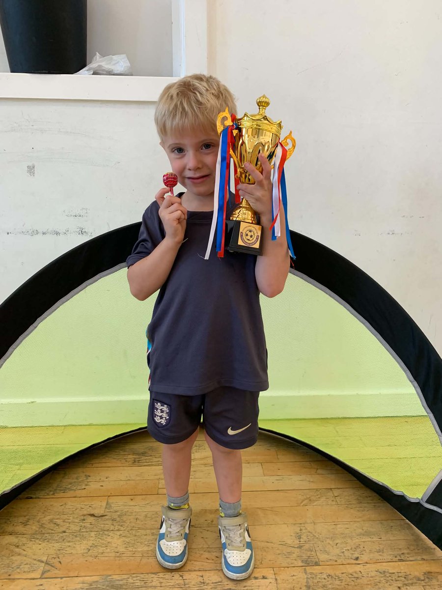 FootballingSup1's tweet photo. Cillian combined dribbling with power kicks during our cone knock over challenge where he had to dribble to a cone as quickly as possible, knock it over then score in a goal. Congratulations on being St Mary's Island Little Superstar of the week. https://t.co/W5xZMhl6ZA