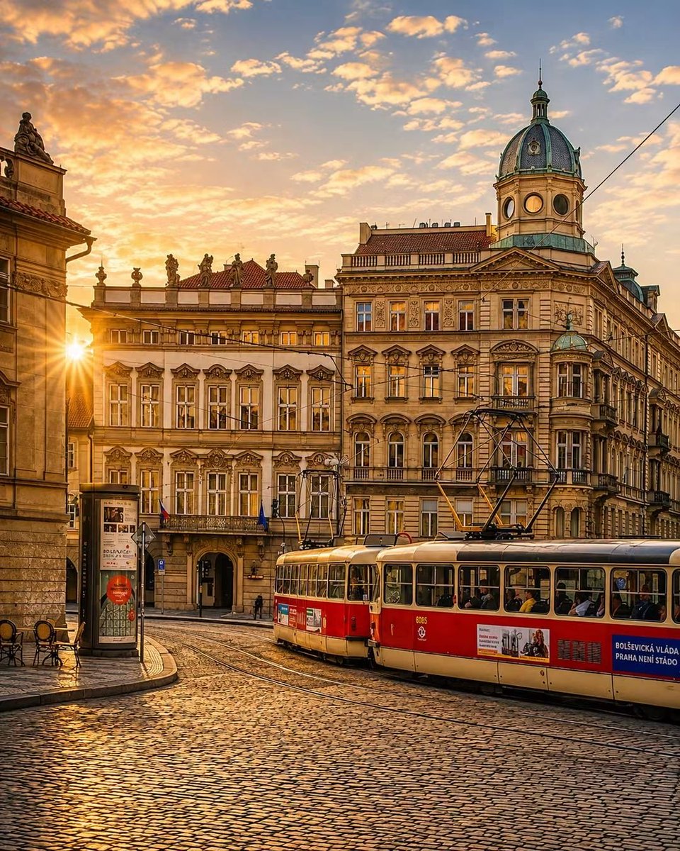 PrettyCitiesX's tweet photo. Prague Czech Republic 🇨🇿 https://t.co/sLOm8OH2jO