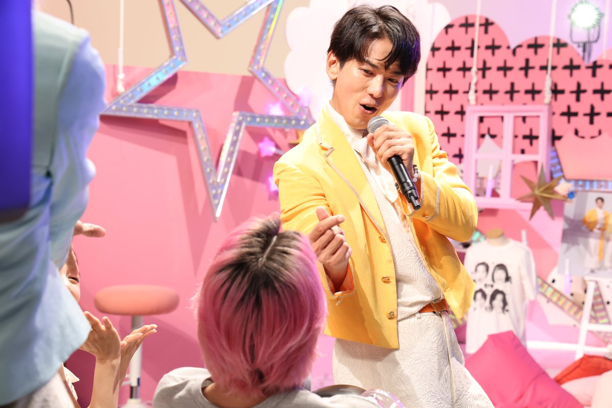 sakusakuhimhim's tweet photo. 🌃☁️☁️
┊☆  Q.サクヒムクイズ🎓✨
☆　   写真のタイトルは？

📍#サクサクヒムヒム で
　解答を投稿してほしいメェ〜🐏

💡ヒント
　　🚨〇〇ファンサをおくるじんじんと
　　　モナカマになっちゃう！？サクサク！

　佐久間大介(Snow Man) 
　日村勇紀(バナナマン) https://t.co/1Xhnn0Xp85