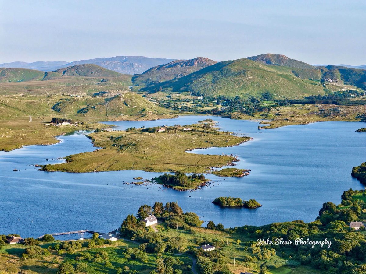 ThisIsIreland3's tweet photo. Loughanure Lake, framed by the Derryveagh Mountains with Trairagh Island, just as the evening sun descends 🏞️🏝️

📍County Donegal - Ireland 🇮🇪 

📸 Kate Slevin Photography

#Donegal #Ireland #Derryveagh #Loughanurelake https://t.co/gv7wBLP2Hl