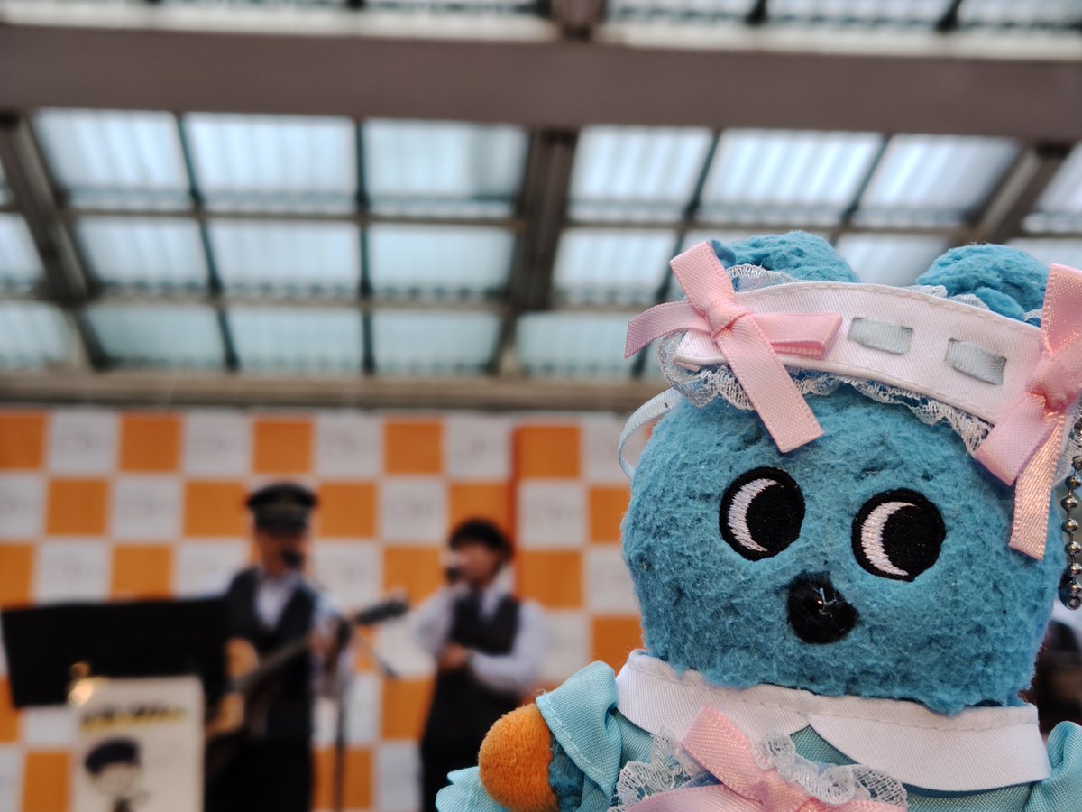 milkymintsheart's tweet photo. そして #歌う駅員さん のライブも最高でした😊 #世田谷鉄道フェスタ #経堂コルティ #もころん #一家に一匹もころんを https://t.co/7Bg6rRvzHD