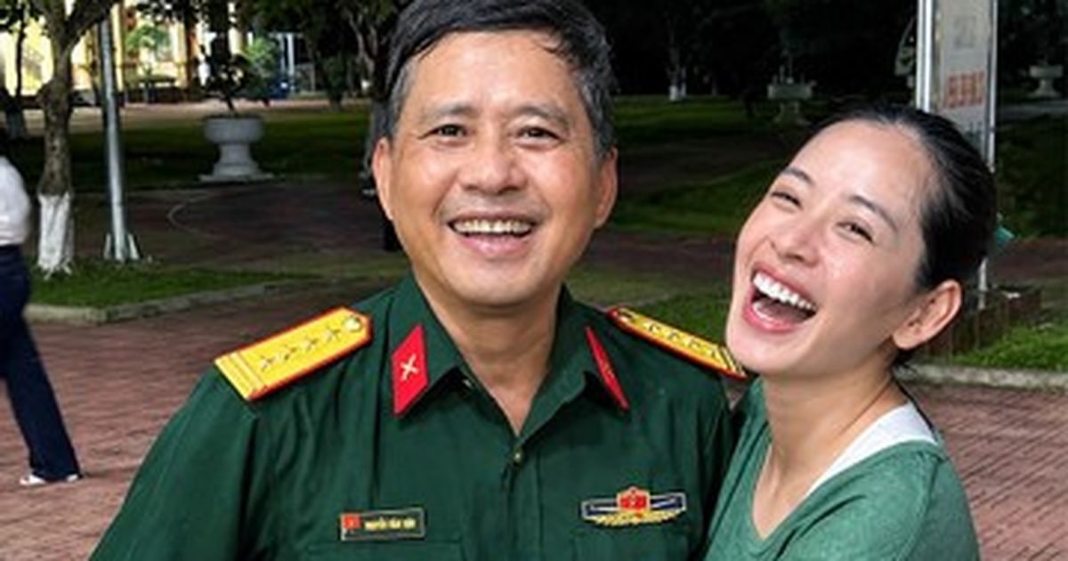 Jamesdonnellam's tweet photo. Nhiều ngôi sao như Chi Pu (sinh 1993, Hà Nội), Lê Nguyễn Bảo Ngọc (2001, Cần Thơ), Hoàng Thúy Hậu (1995, Hà Nội), Ứng Duy Kiên (1992) và Hà Kiều Anh đều có gia đình mang quân hàm Đại tá. https://t.co/BJqRlkHkDk