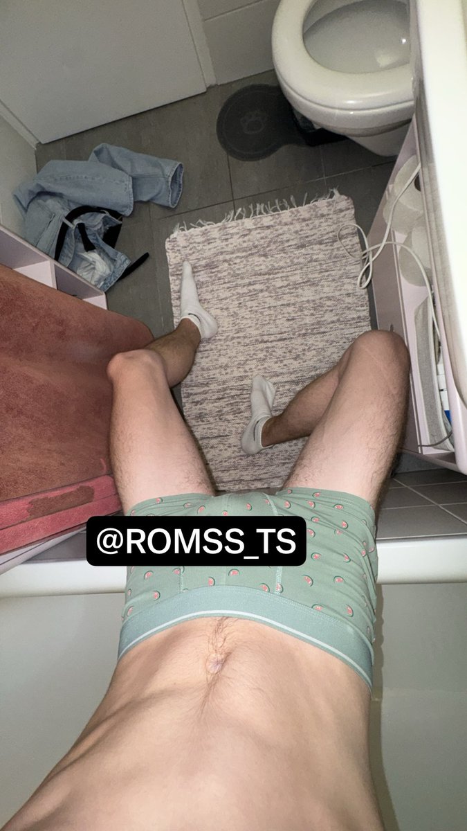 ROMSS_TS's tweet photo. Wsh les salopes qui dispo ajd ? Venez dm 

#soumis #nudes #soumisgay https://t.co/A0VTRwXizu