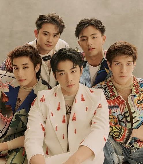 IconicRankings's tweet photo. ★ Jupiter Awards — Most Influential Southeast Asian Artiste (Male) Live Top 20 ★

1. Rax Teh
2. Nunew Chawarin
3. BGYO
4. ALPHA
5. BamBam
6. Vic Teo
7. FirstOne
8. DARREN
9. Maki
10. Ten
11. PUN
12. Billkin
13. YOUNGOHM
14. Nont Tanont
15. Afgan
16. F.HERO
17. Three Man Down
18. Jeff Satur
19. BUS
20. VICE GANDA