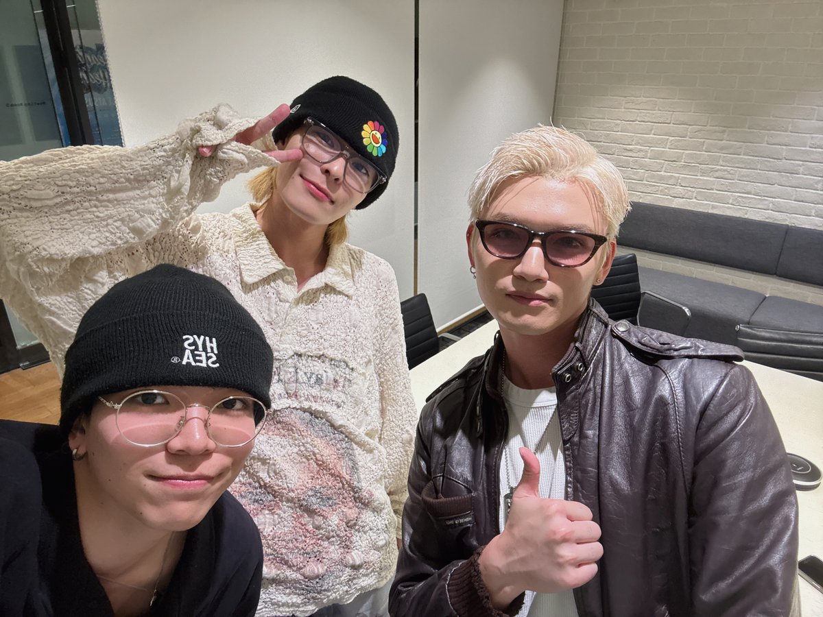 LIL_LEAGUE_'s tweet photo. 【#山田晃大🤖】

『iCON Z 2022 〜Dreams For Children〜』Watch Party
ご覧いただいたみなさんありがとうございました！！
懐かしかった、、、

会うたびになぜか悪ノリだらけになるこの3人で📸
いつもありがとうございます😂

それでは、12/30,31は
『NEO EXILE SPECIAL LIVE 2026』
でお待ちしております❤️‍🔥

https://t.co/0DhO4oP2ng

@WOLFHOWLHARMONY
#WOLFHOWLHARMONY #WHH
#LILLEAGUE