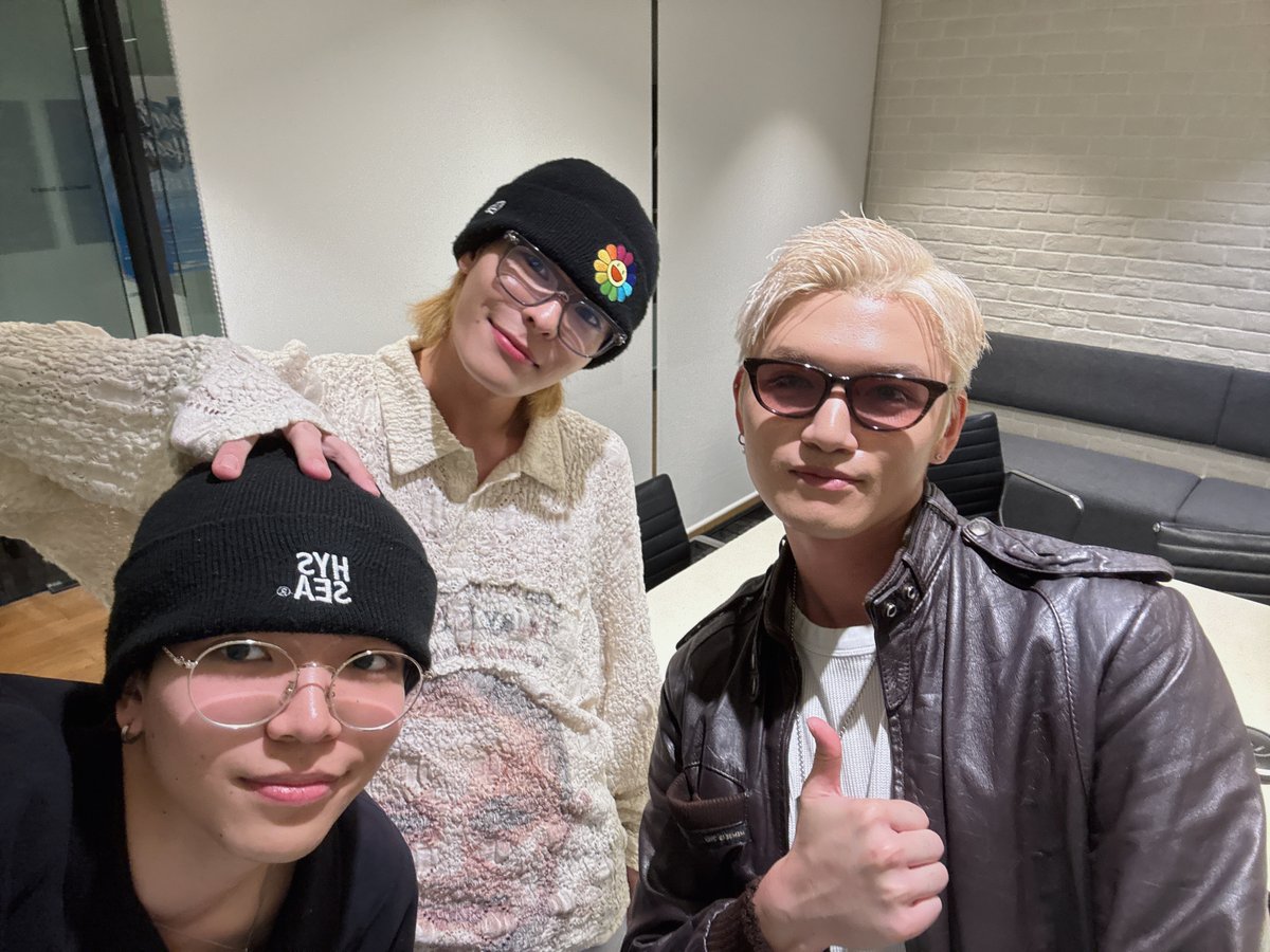 LIL_LEAGUE_'s tweet photo. 【#山田晃大🤖】

『iCON Z 2022 〜Dreams For Children〜』Watch Party
ご覧いただいたみなさんありがとうございました！！
懐かしかった、、、

会うたびになぜか悪ノリだらけになるこの3人で📸
いつもありがとうございます😂

それでは、12/30,31は
『NEO EXILE SPECIAL LIVE 2026』
でお待ちしております❤️‍🔥

https://t.co/0DhO4oP2ng

@WOLFHOWLHARMONY
#WOLFHOWLHARMONY #WHH
#LILLEAGUE