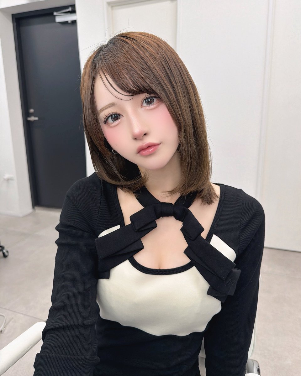 ron_konami's tweet photo. お姉さんに甘えたい人ー？ https://t.co/6wHBP7mm54