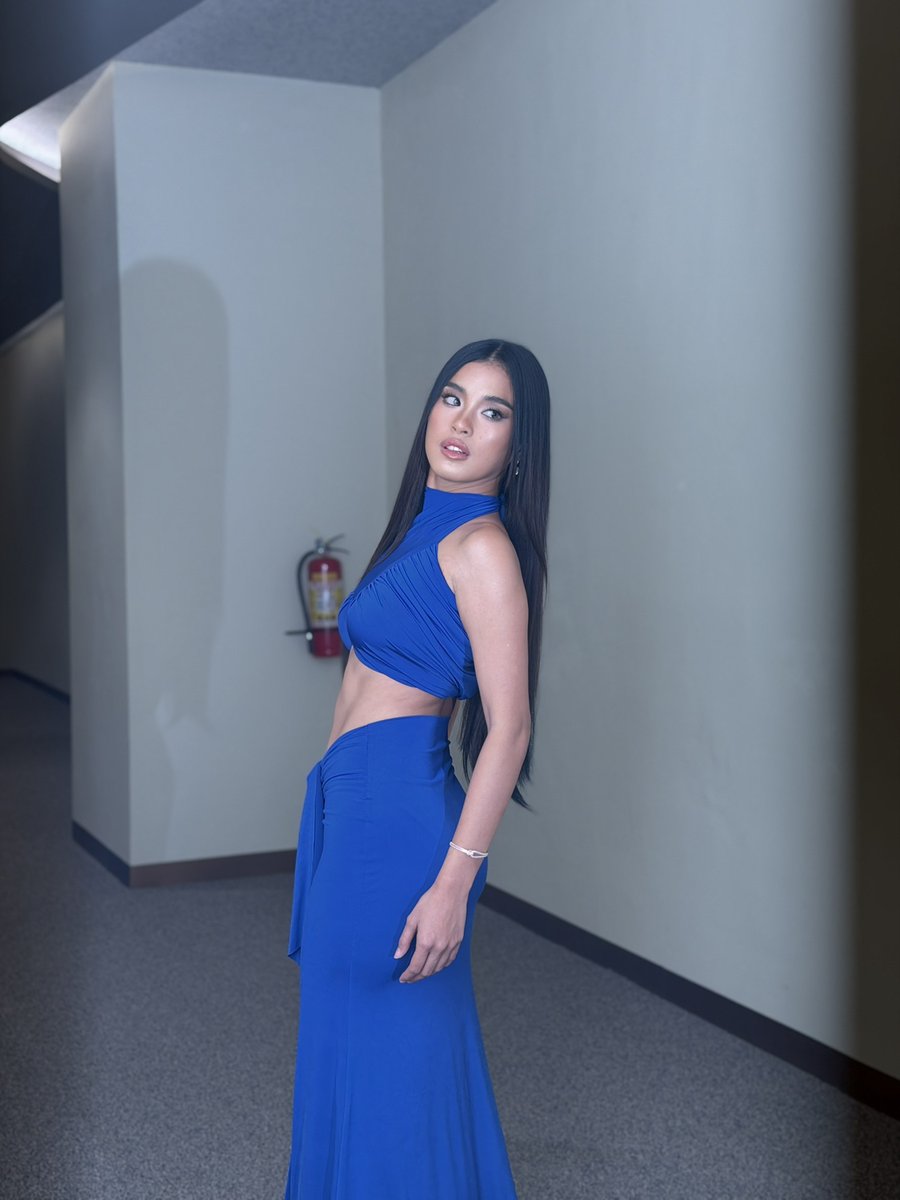 PangkatShuvee's tweet photo. SHE CAME, SHE DELIVERED, SHE SPARKLED! ✨

Our Sparkle Muse Shuvee serving body, face, and grace in that royal blue. 

SPARKLING MUSE SHUVEE https://t.co/8fdAxgWIZJ