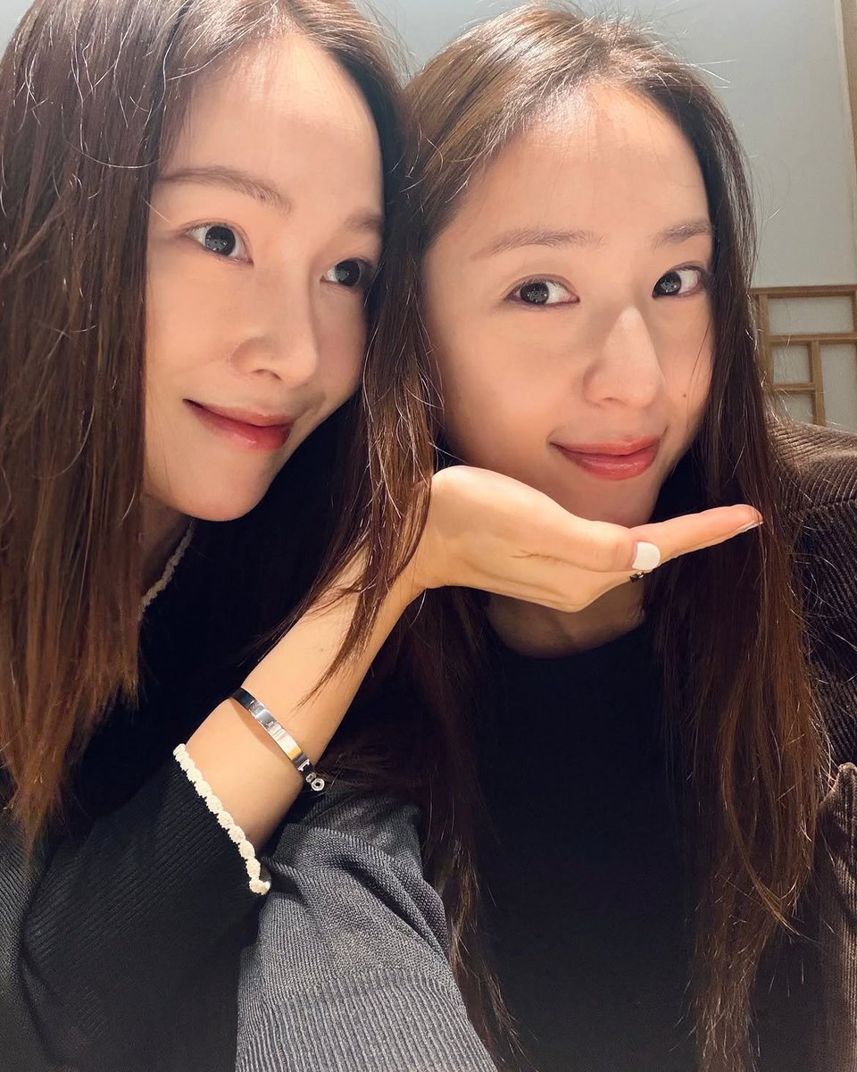 tang__kira's tweet photo. Jessica dan Krystal menghabiskan Chuseok bersama

https://t.co/nSlcm80d0Z https://t.co/F40EMfVkQE