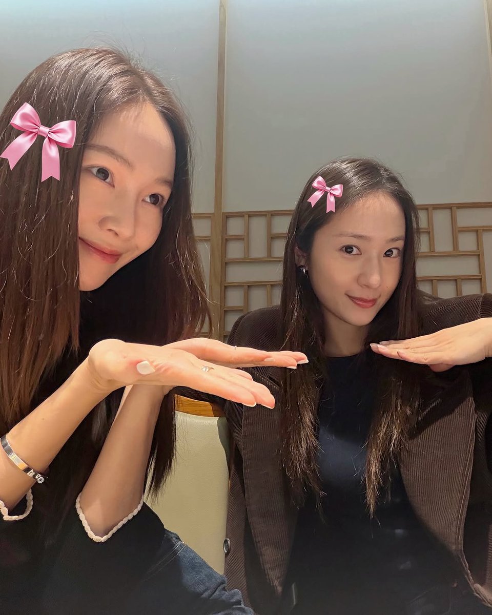 tang__kira's tweet photo. Jessica dan Krystal menghabiskan Chuseok bersama

https://t.co/nSlcm80d0Z https://t.co/F40EMfVkQE