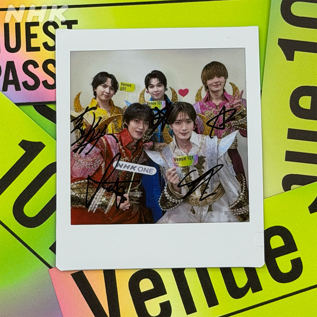nhk_venue101's tweet photo. 📣このあと23:00~ #Venue101EXTRA 放送📡

🍼#MILK の写真を公開📸

キラキラの衣装で番組パスを持って記念に1枚📸✨

今夜は #時空超えてユニバース を披露❣️

放送はここから見られます👇
https://t.co/epeicL4KrD

#Venue101 #ときユニ https://t.co/INmEsHhQkj