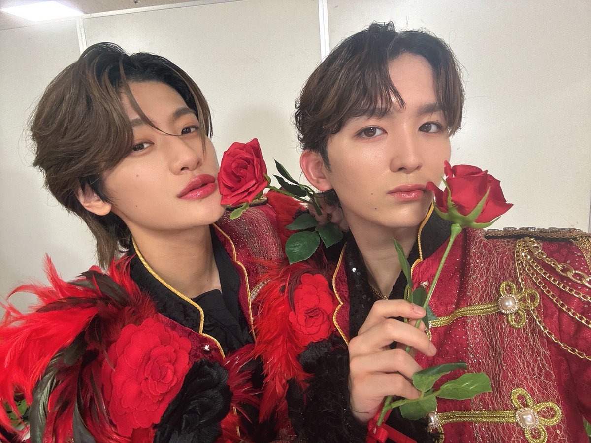 Lienel_official's tweet photo. リリースイベント雨の中、本当にありがとうございます！！今日もたくさんのバラを渡しました(^^)渡させてくれてありがとう！
10代最後のリリイベ楽しかったです！
20代のリリイベもよろしくね✌️

#高岡ミロ Instagram💚
🔗https://t.co/ALLBvURRRX

#Lienel #リエネル
#リエネル_愛のダバダ
#リエネルの思い出