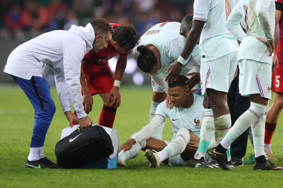 newsmadridista's tweet photo. إصابة مبابي ستجعله يغيب 2-3 أشهر وليس أقل. https://t.co/XvLLJ4dFDk