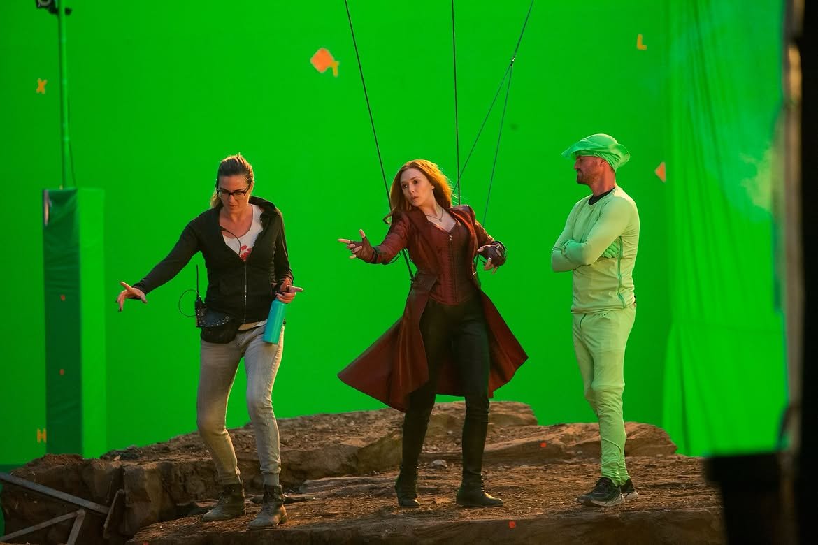 ECOlsenUpdates's tweet photo. New photo of Elizabeth Olsen as Wanda Maximoff on the set of ‘AVENGERS: ENDGAME’.

(Via: moganderton | Instagram) https://t.co/3RvXTiqEjq