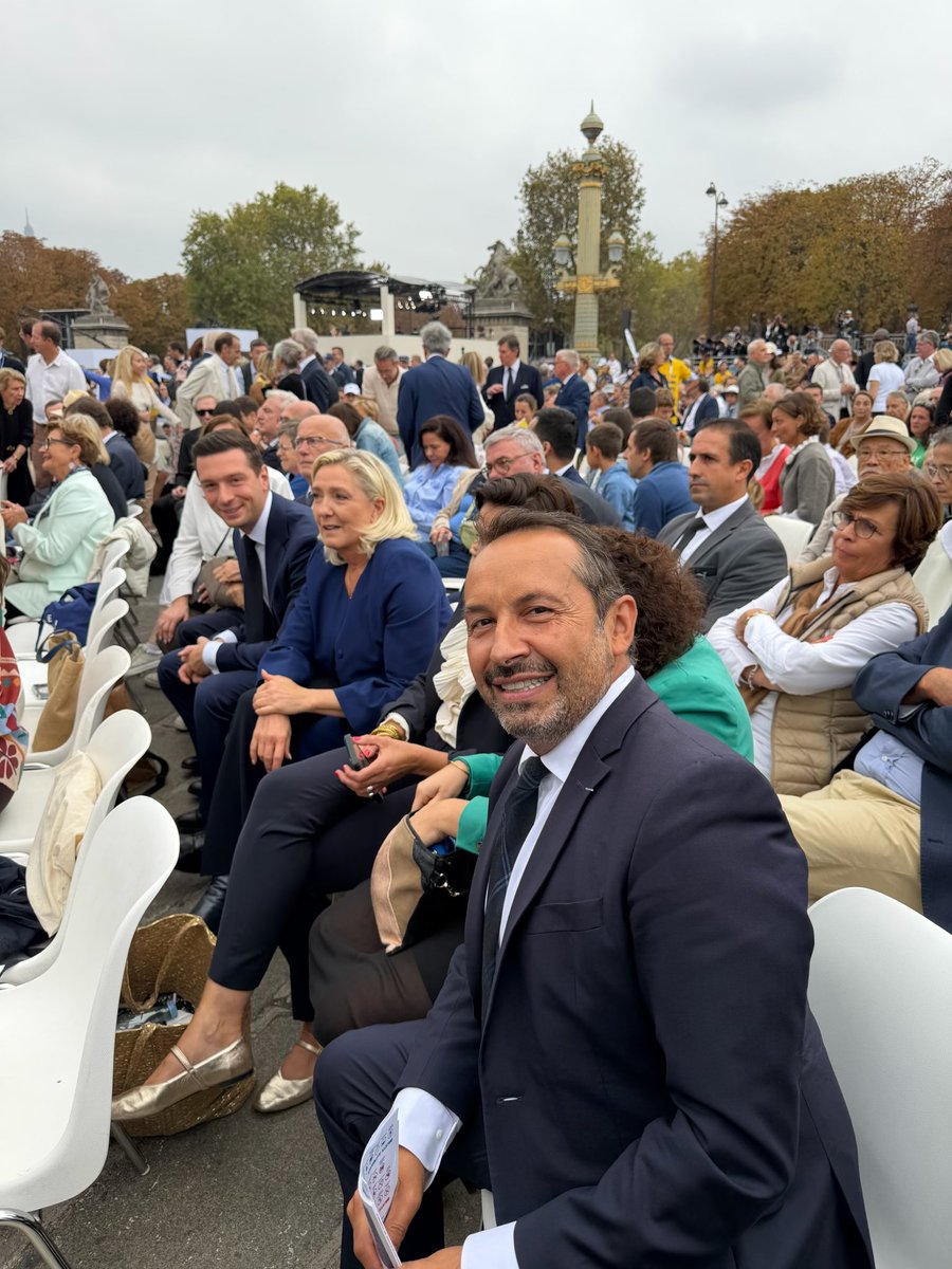 sebchenu's tweet photo. Avec mes collègues parlementaires du @RNational_off réunis aujourd’hui place de la Concorde, aux côtés de @MLP_officiel et @J_Bardella, pour assister à la messe célébrée par le pape Léon XIV.

Un moment fort et symbolique au cœur de Paris. https://t.co/uFqsHh3nDX