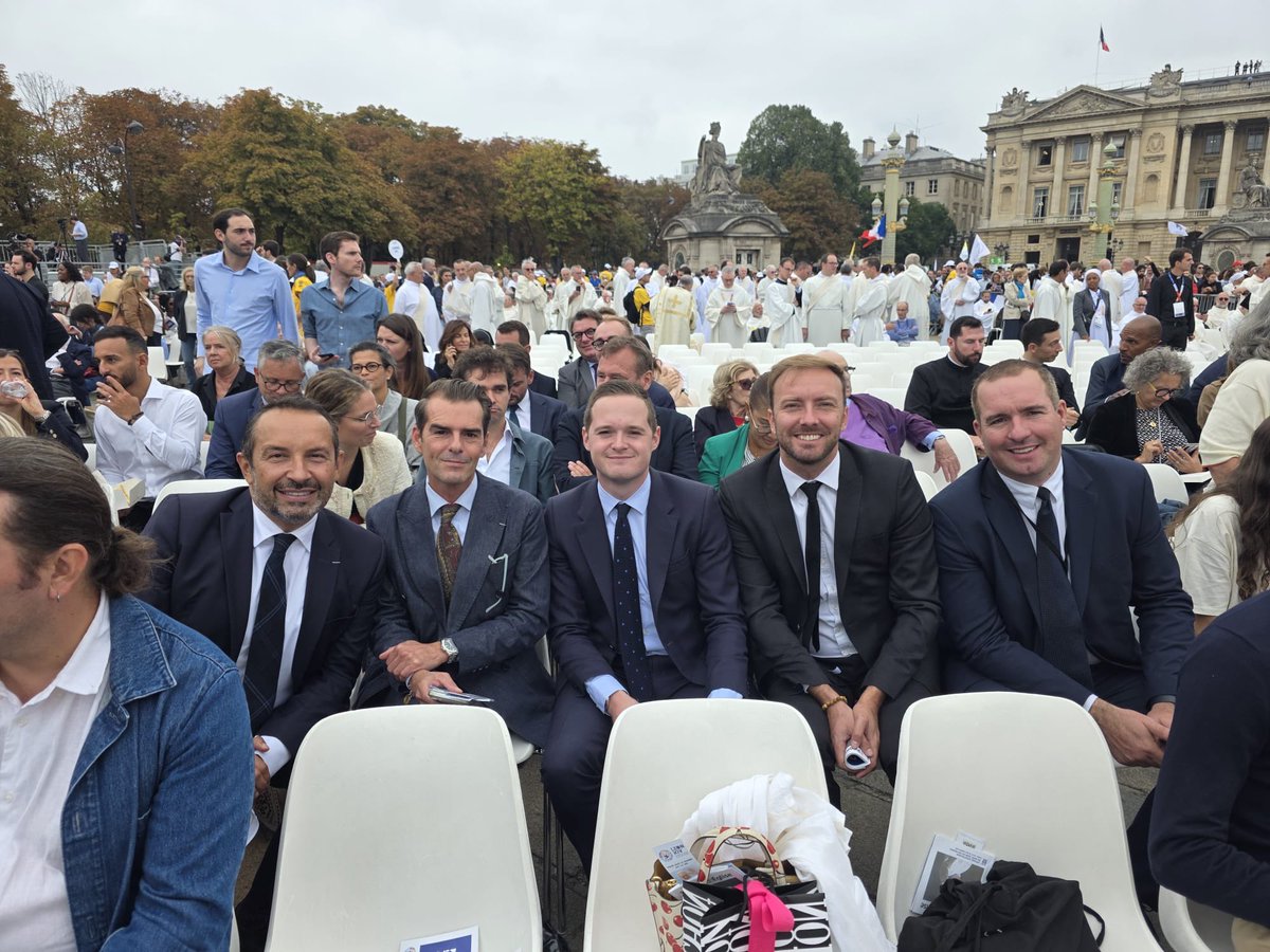 sebchenu's tweet photo. Avec mes collègues parlementaires du @RNational_off réunis aujourd’hui place de la Concorde, aux côtés de @MLP_officiel et @J_Bardella, pour assister à la messe célébrée par le pape Léon XIV.

Un moment fort et symbolique au cœur de Paris. https://t.co/uFqsHh3nDX