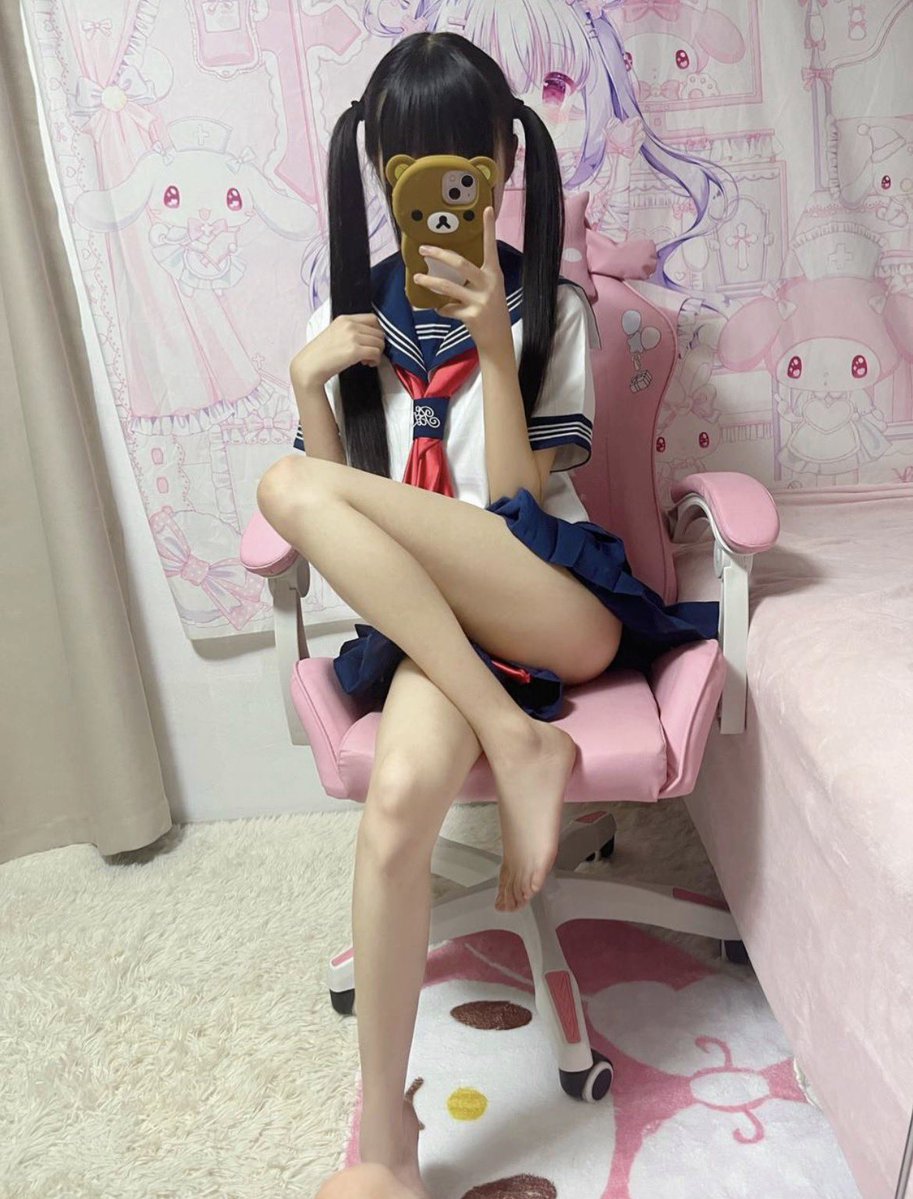 katherine37fd5's tweet photo. 一个人在家好无聊

谁要来锐评一下我13岁的福吗

粉粉嫩嫩

不要🚪赶紧看，我要删了… https://t.co/ecnAP8bau2