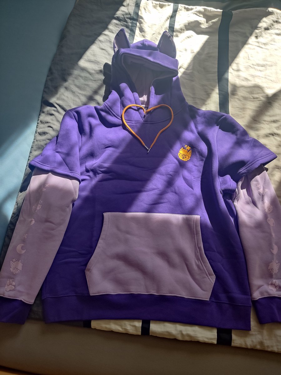 ervande_arts's tweet photo. Yooo, my @andre_moraph hoodie arrived today!!!
This is the best thing to happen this month, it's awesome! :] https://t.co/BU66nyt1DT