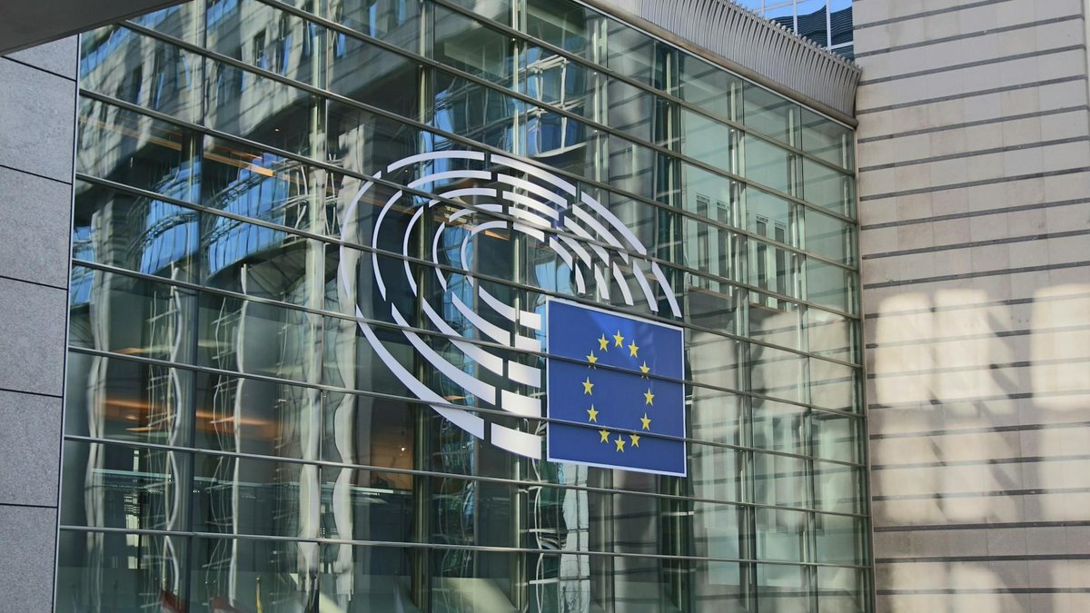 RWABDUS's tweet photo. On 2026-09-10, industry groups asked the EU to raise or remove the tokenization cap: some European projects already exceed it.

2026-09-10，行业组织请求欧盟提高或取消代币化上限：部分欧洲项目已超过该限额。

#RWABD #RWA #Tokenization https://t.co/SjDgZsNO4p