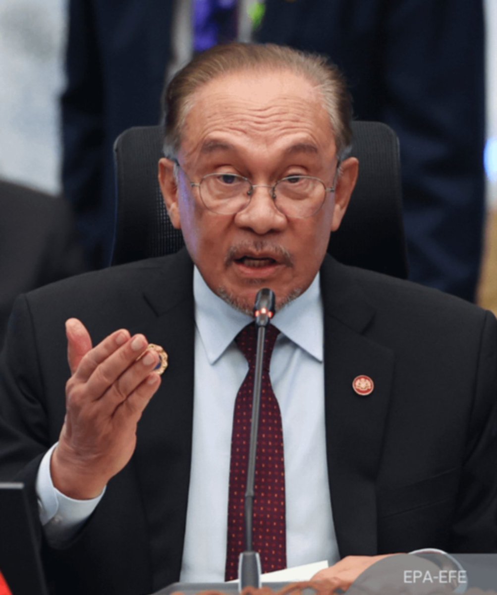 NewsBFM's tweet photo. PM Anwar Ibrahim has ordered UiTM to review the governance and management of its investment arm, UiTM Holdings, following losses suffered by the company.

Anwar, who is also finance minister, said the review should involve the UiTM vice-chancellor and the Prime Minister’s Department.

🧵1